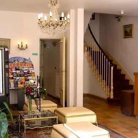 罗伊雷尼酒店 酒店