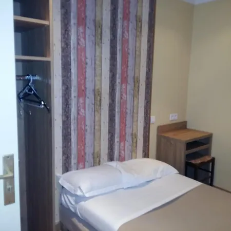 罗伊雷尼酒店 2* 巴黎