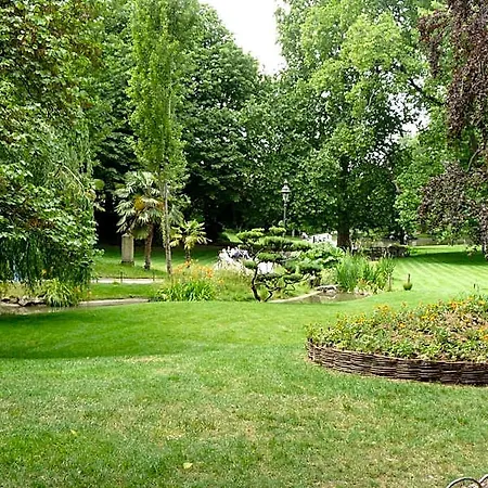 Roi Rene Hotel 2*
