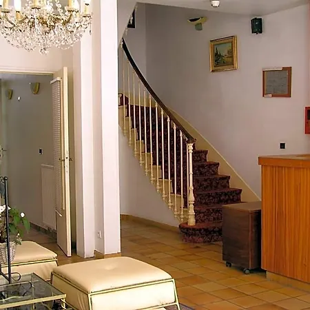 Roi Rene Hotel 2*