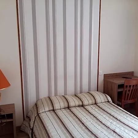 Roi Rene Hotel 2*