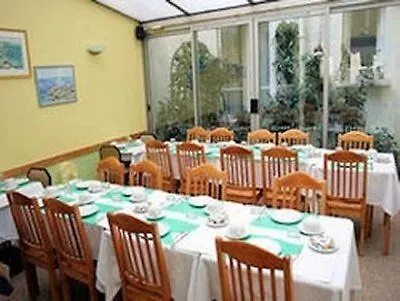 Roi Rene Hotel